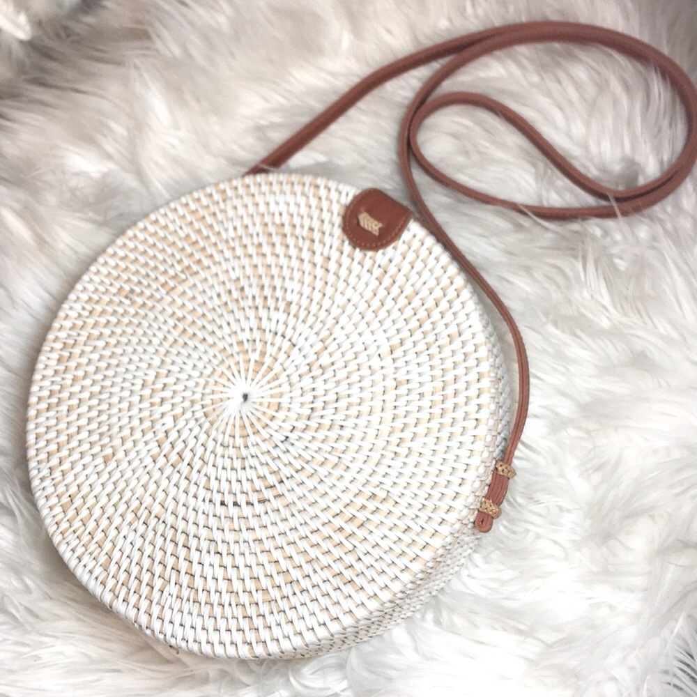 Nantucket Style Large Crossbody Woven Rattan Bag - Picture 2 of 16